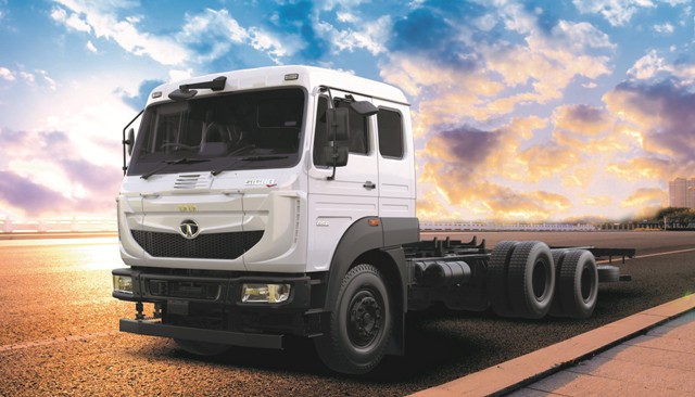 Tata Motors launches the Signa 3118.T, 3-axle 6×2 (10 wheeler) rigid truck with 31 tonnes GVW